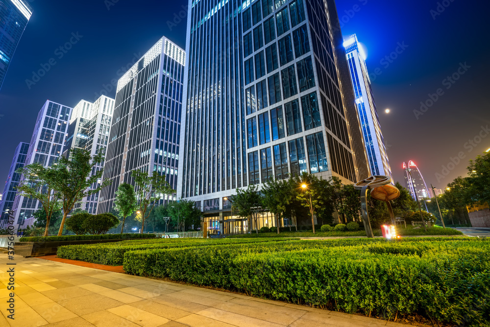 城市广场和现代高层建筑，中国济南夜景。