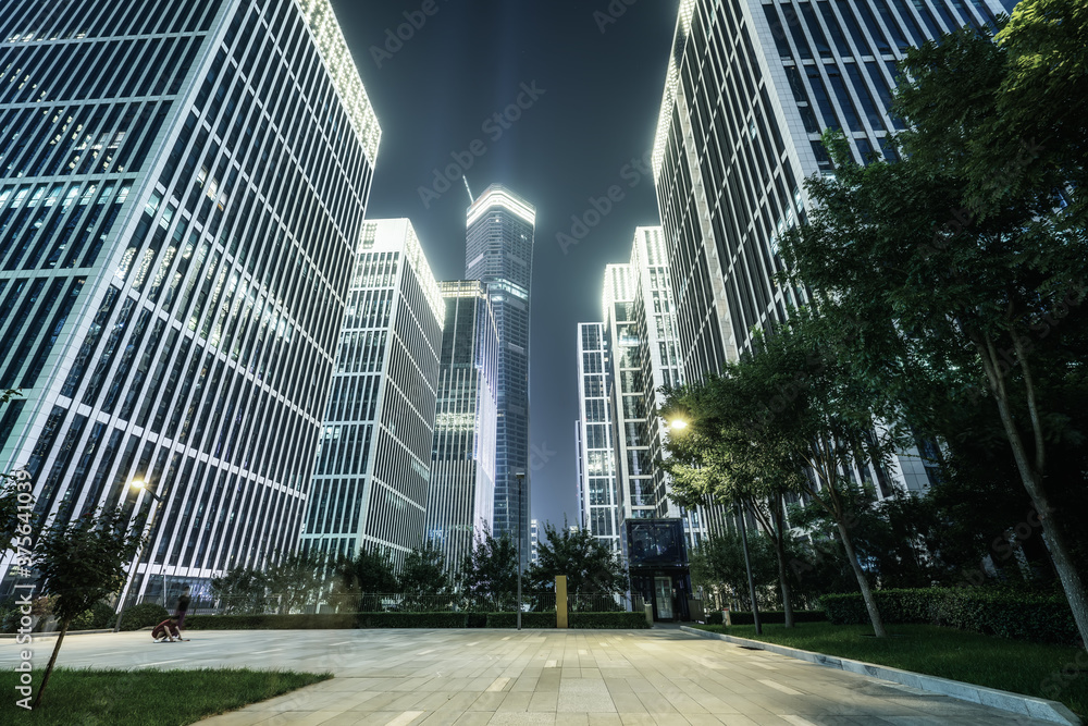 城市广场和现代高层建筑，中国济南夜景。