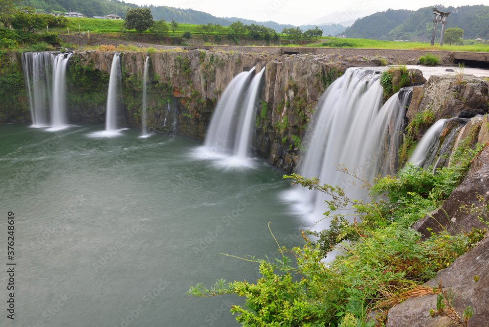 夏の原尻の滝