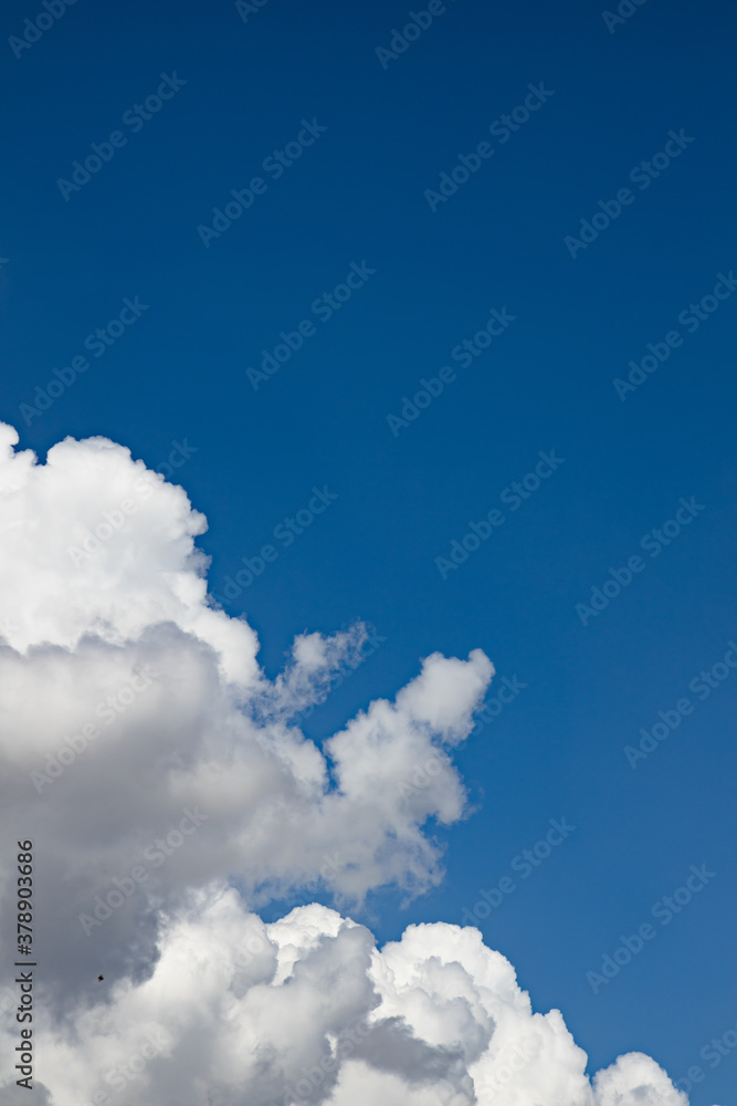 綺麗な青空と雲