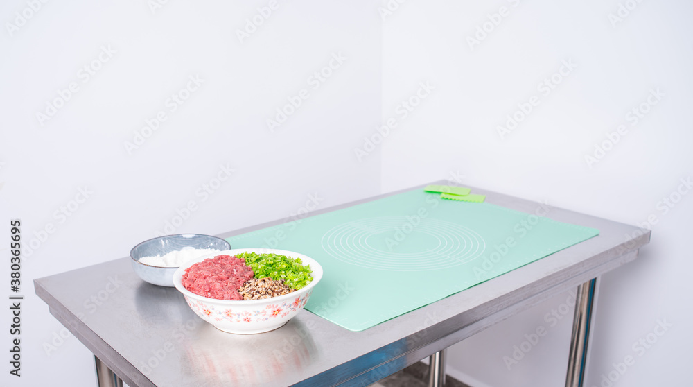 Beef dumpling filling to make dumplings