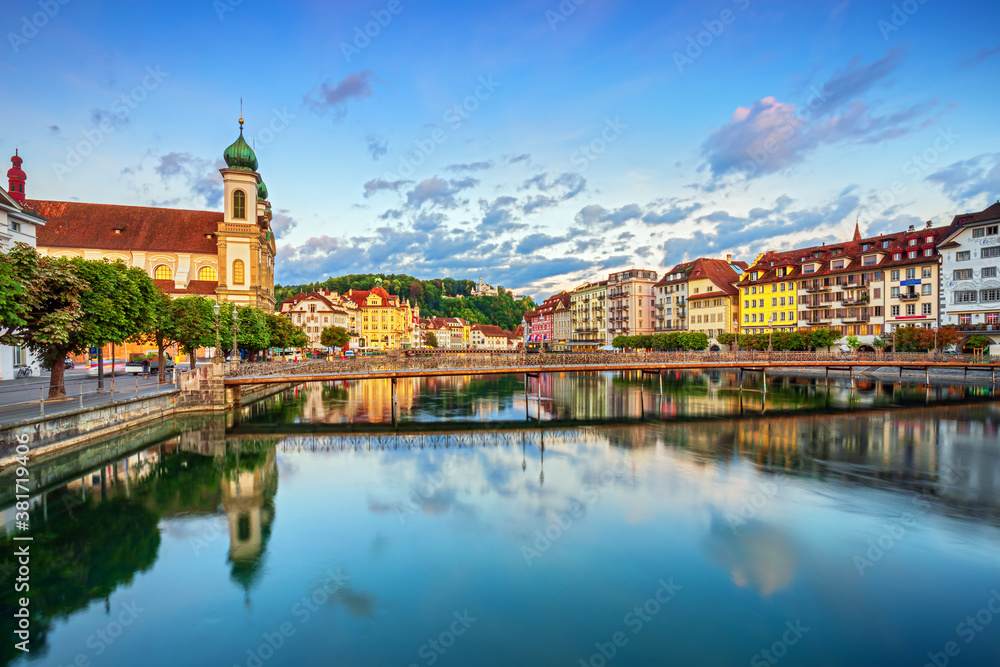 Famous city and historic city center view of Lucerne with famous Chapel Bridge and lake Lucerne (Vie