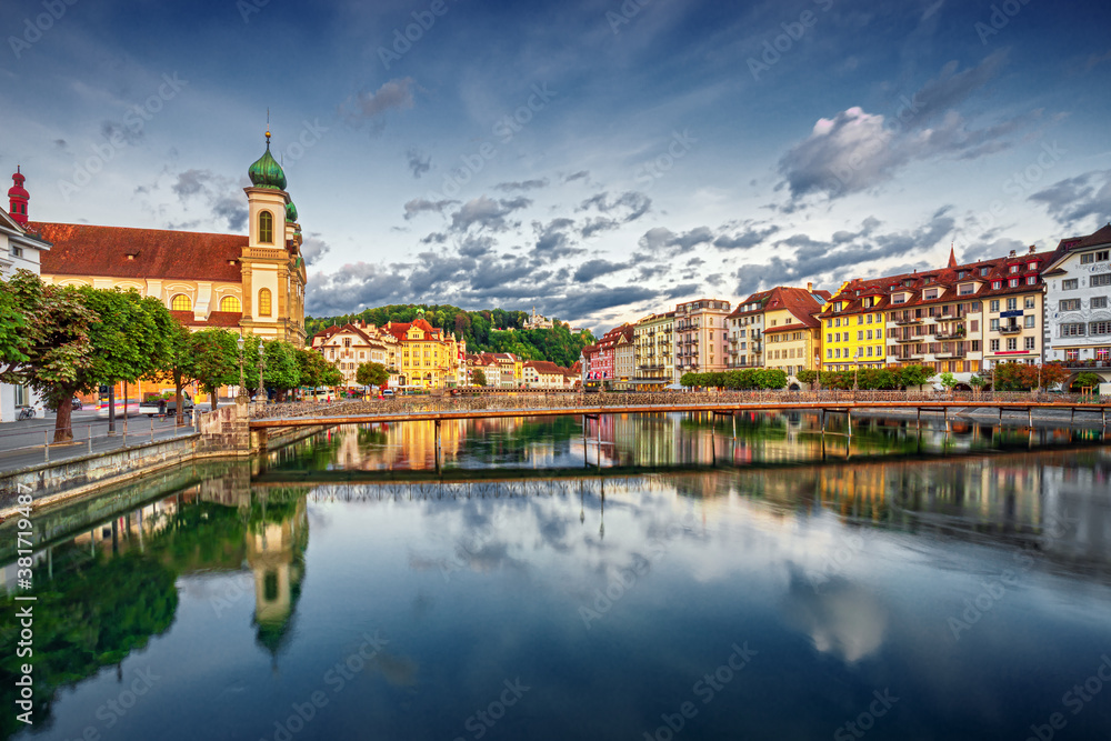 Famous city and historic city center view of Lucerne with famous Chapel Bridge and lake Lucerne (Vie