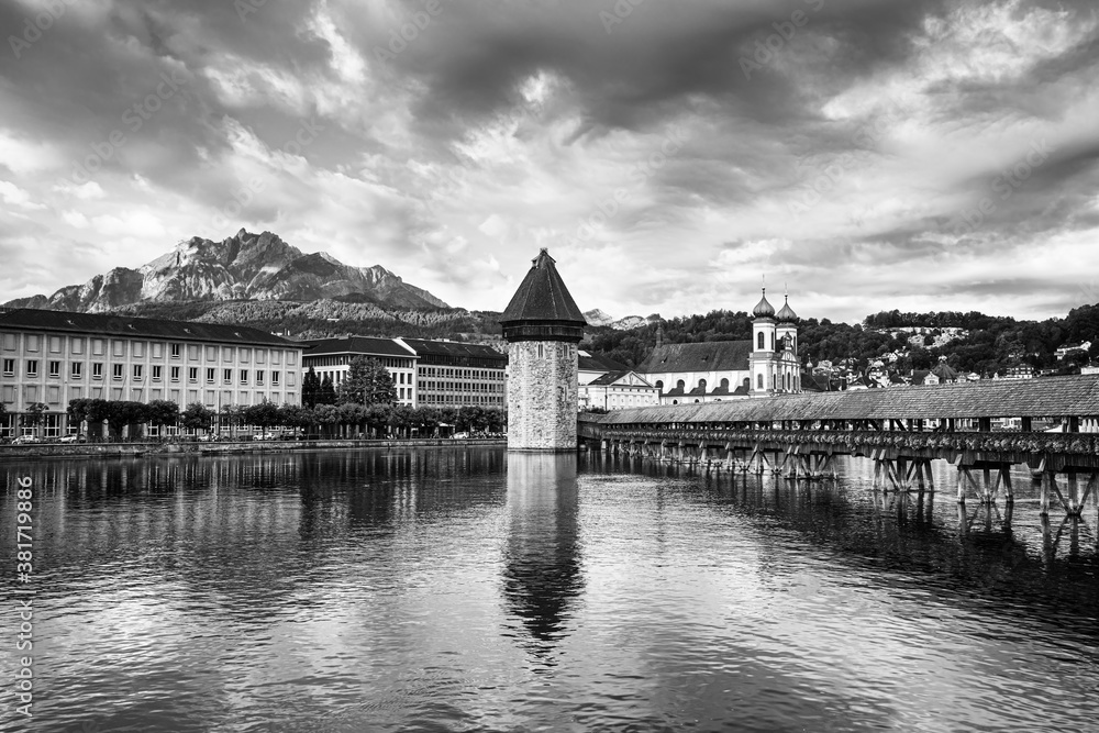 Famous city and historic city center view of Lucerne with famous Chapel Bridge and lake Lucerne (Vie