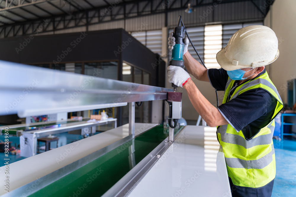 Worker wear a safety mask use Electric wheel grinding on Polishing of varnish after painting the Alu