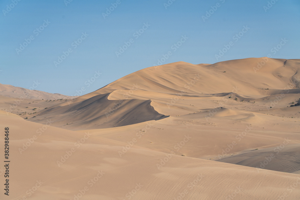 The curve of the dessert, natural terrain background.