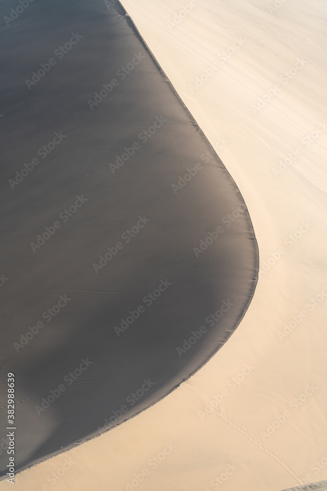 The curve of the dessert, natural terrain background.