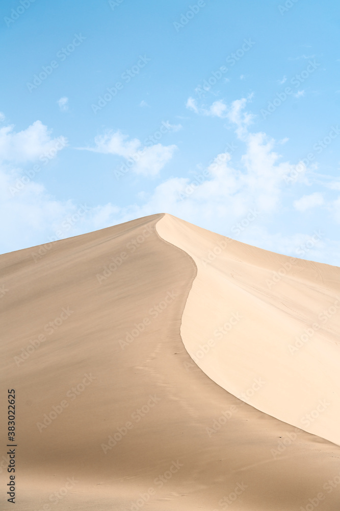 The curve of the dessert, natural terrain background.