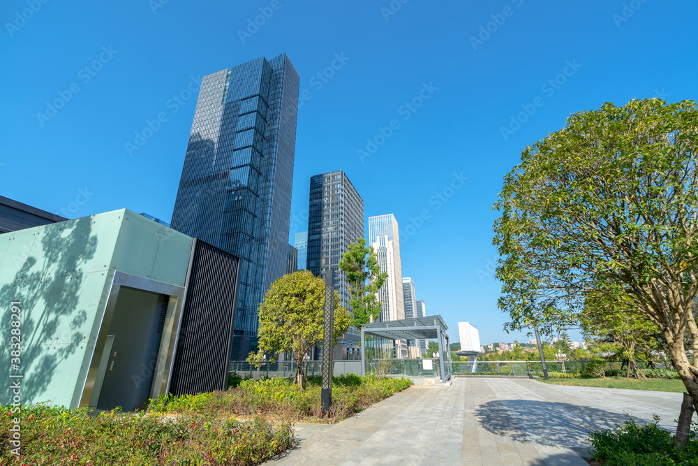 城市广场和现代摩天大楼，中国贵阳。