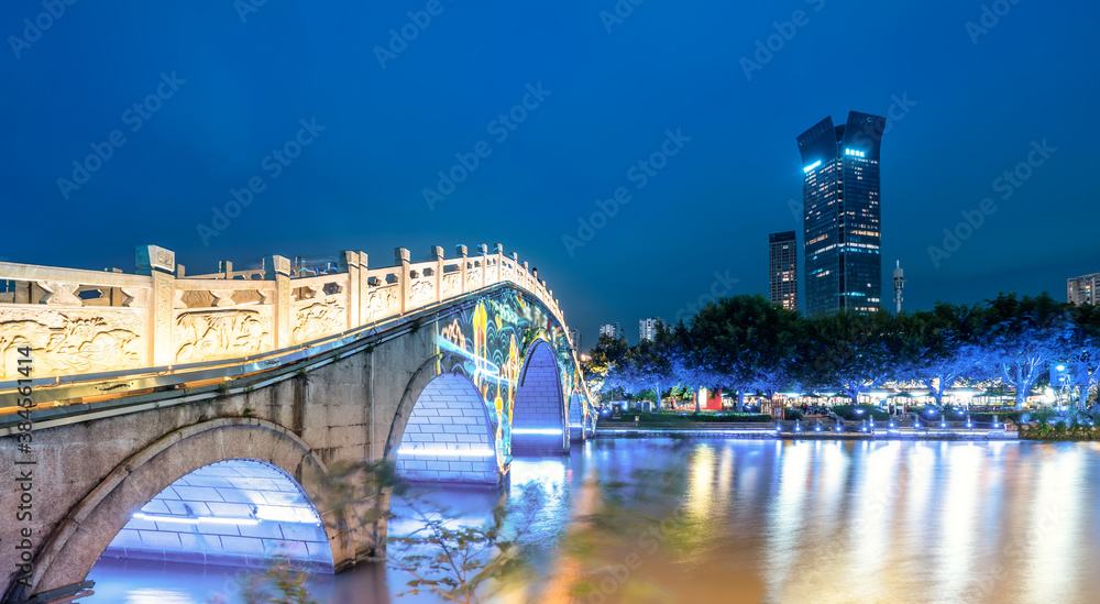 温州南塘街道古建筑与现代城市建筑夜景