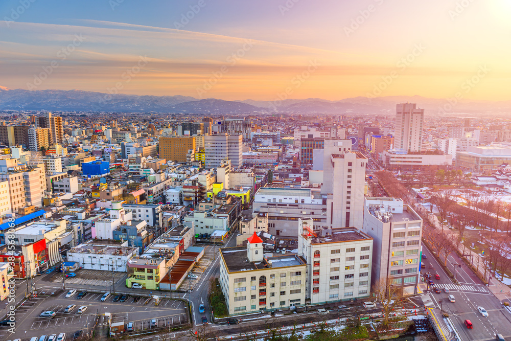 日本富山市市中心天际线。