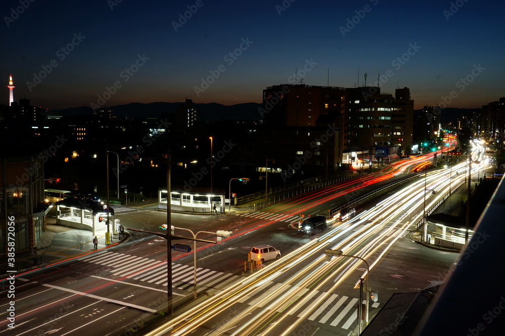 京都市的夜店——高桥桥和京都塔