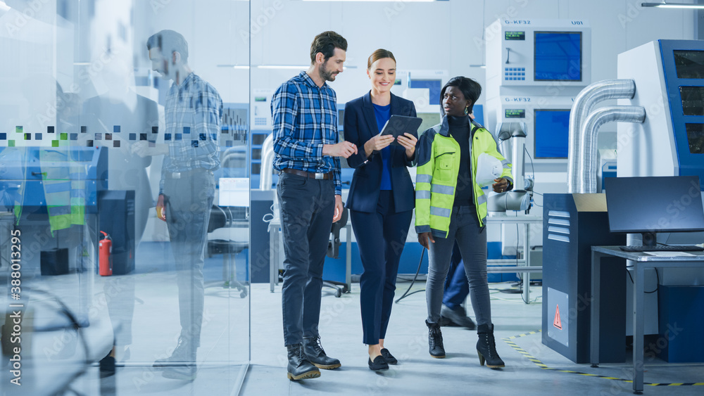 Modern Factory: Project Manager, Engineer, Worker Walk Through High Tech Development Facility, Talki