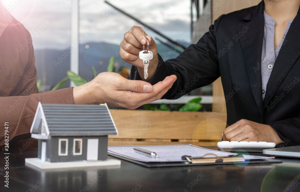 The insurance agent handed over the house key to the customer who agreed to buy the house after nego