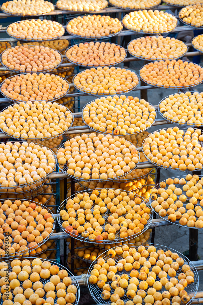 Making process of sun exposuring dried persimmon in a sieve in autumn.