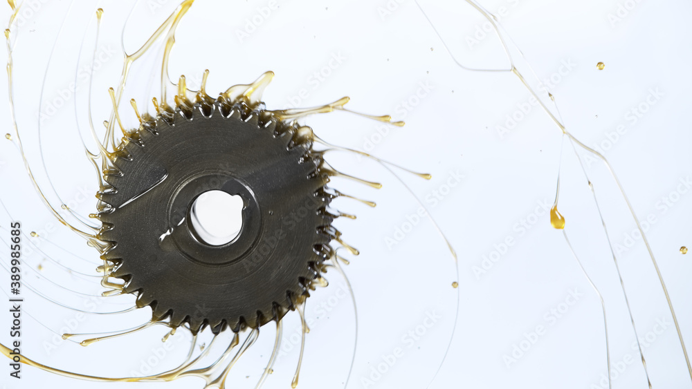 Tooth gear wheel with oil splash