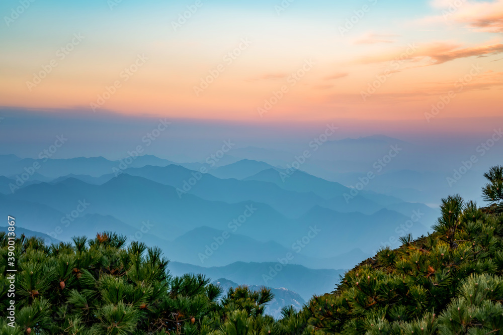 黄山（黄山）景观。联合国教科文组织世界遗产。位于美国黄山