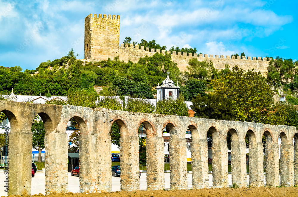 葡萄牙奥斯特地区带渡槽和城堡的Obidos