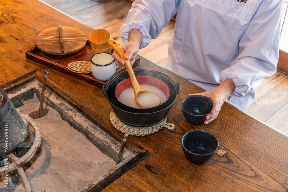 甘酒　sweet alcoholic drink made from sake 