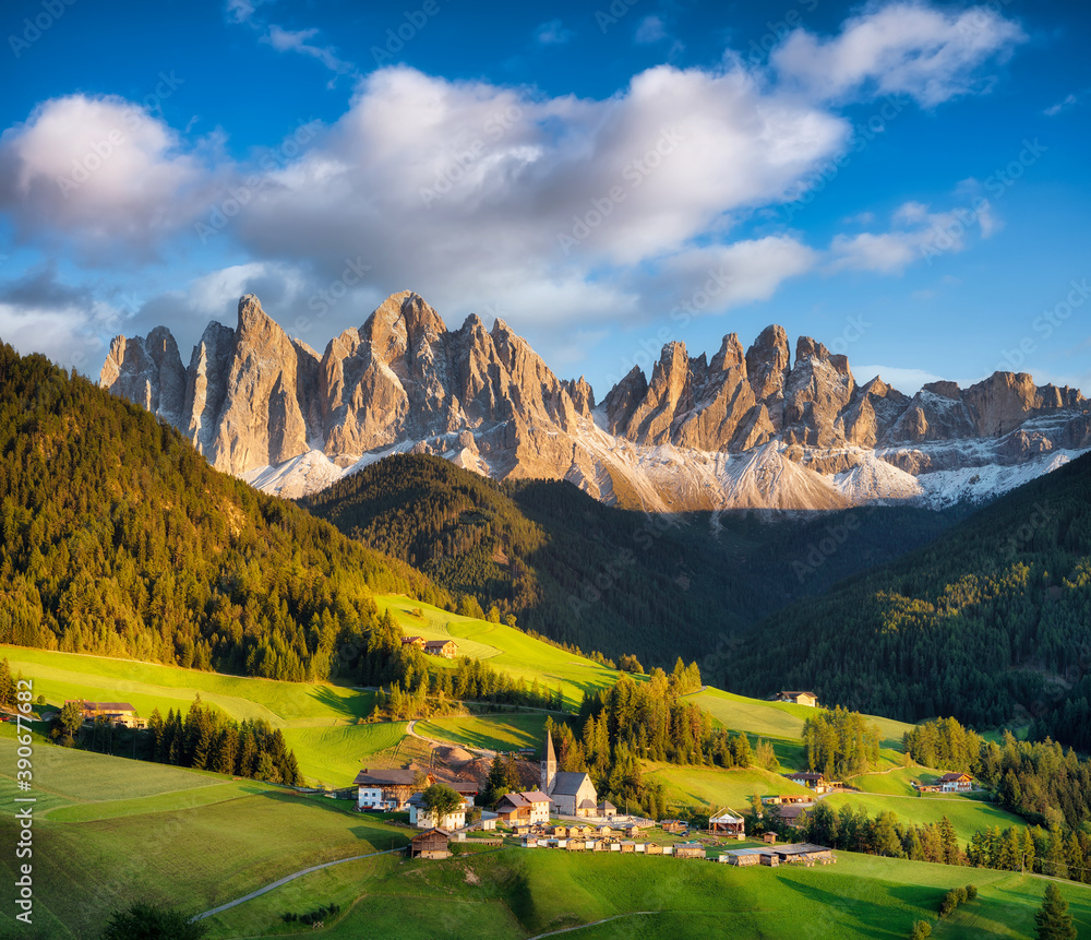 Santa Maddalena，Val di Funes，意大利。意大利最受欢迎的地方。夏季的古典景观