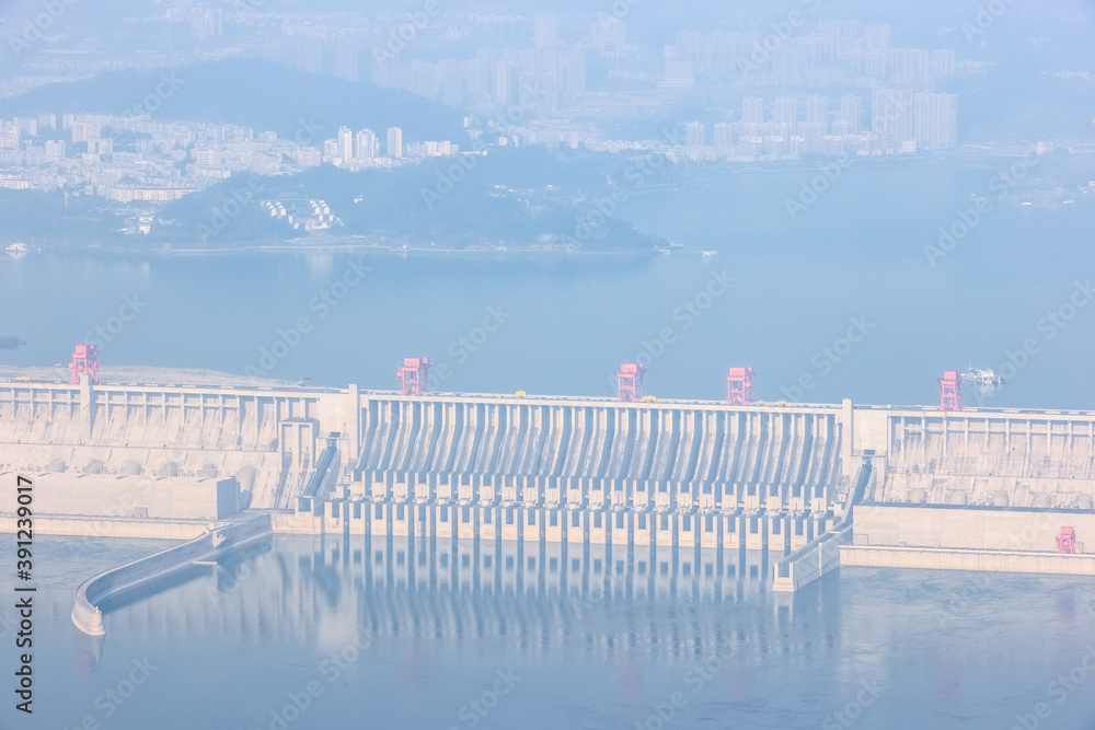 三峡大坝早晨鸟瞰图