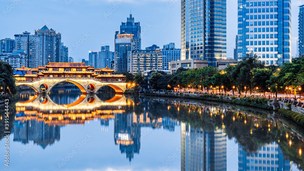 中国四川省成都市安顺大桥夜景