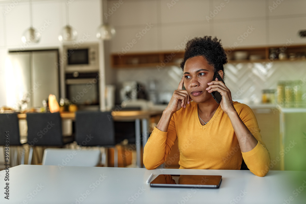 女性计划下一次在线会议。