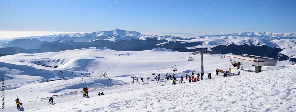 罗马尼亚普拉霍瓦县锡奈亚冬季高海拔滑雪