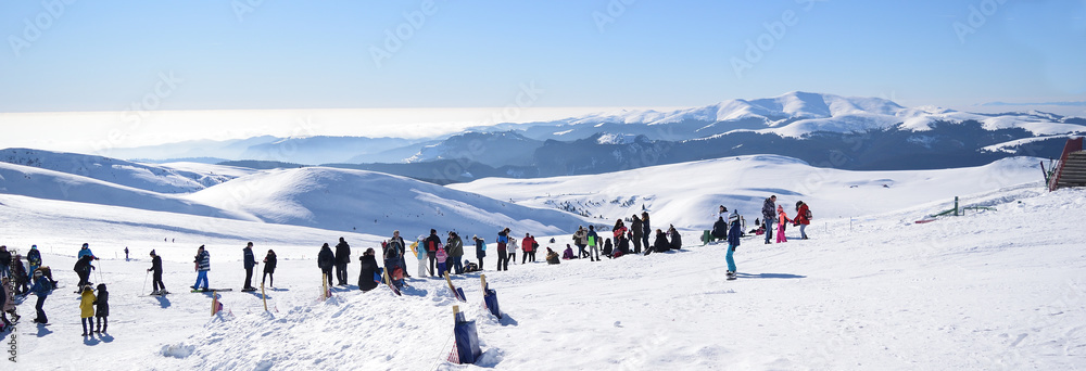 罗马尼亚普拉霍瓦县锡奈亚冬季高海拔滑雪