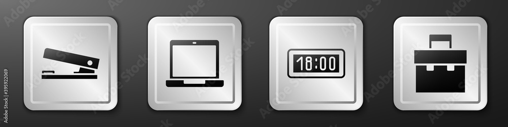 设置办公室订书机、笔记本电脑、数字闹钟和公文包图标。银色方形按钮。矢量。