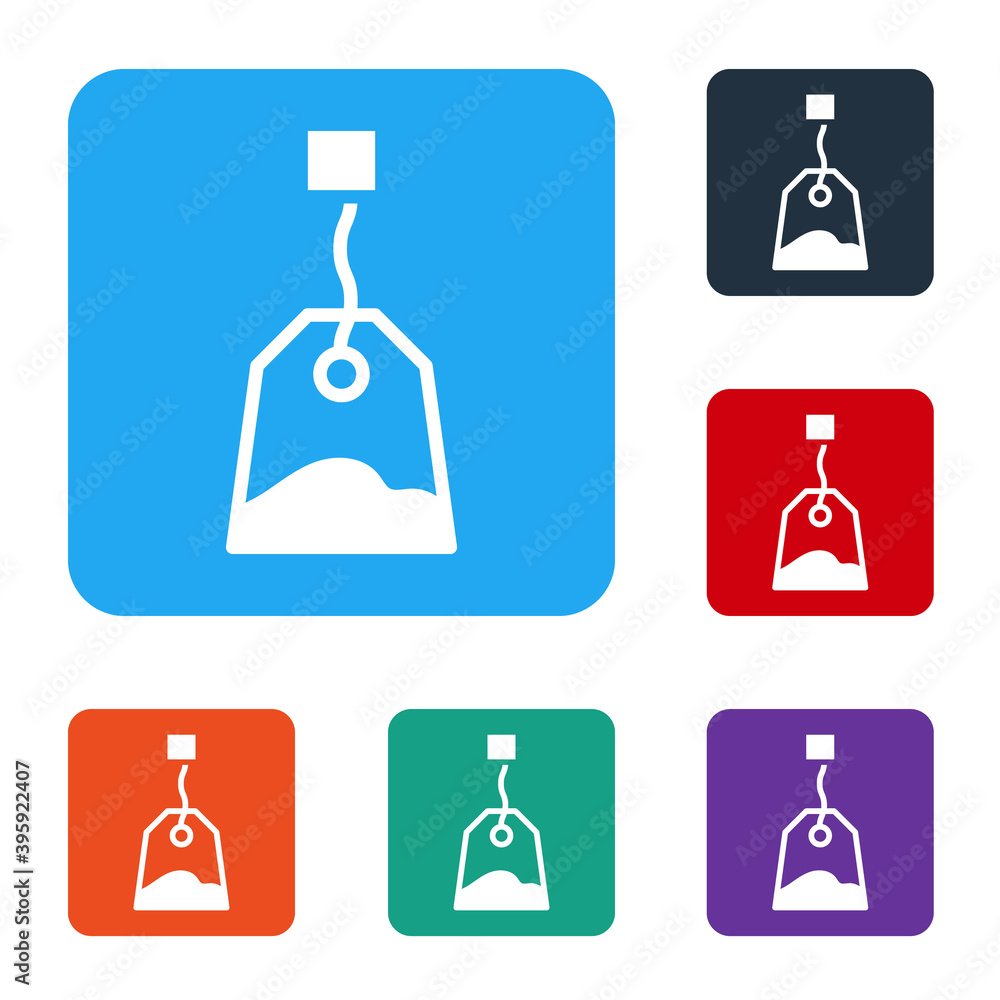 白色茶包图标隔离在白色背景上。将图标设置为彩色方形按钮。矢量插图