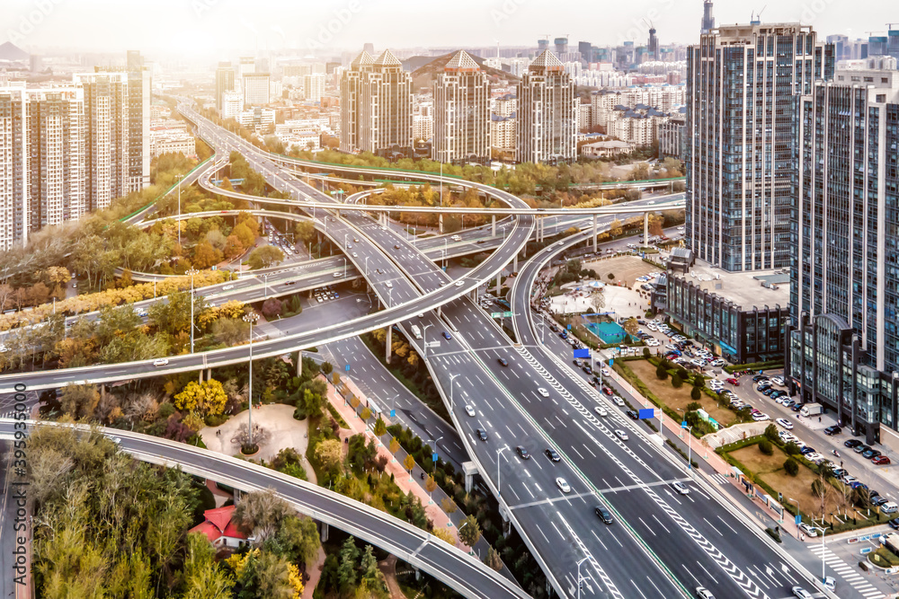 中国现代城市建筑景观的空中摄影天桥