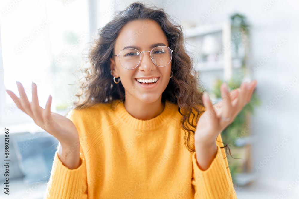 woman is chatting with somebody