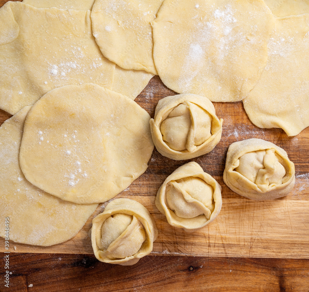 Preparation of manti with minced beef meat