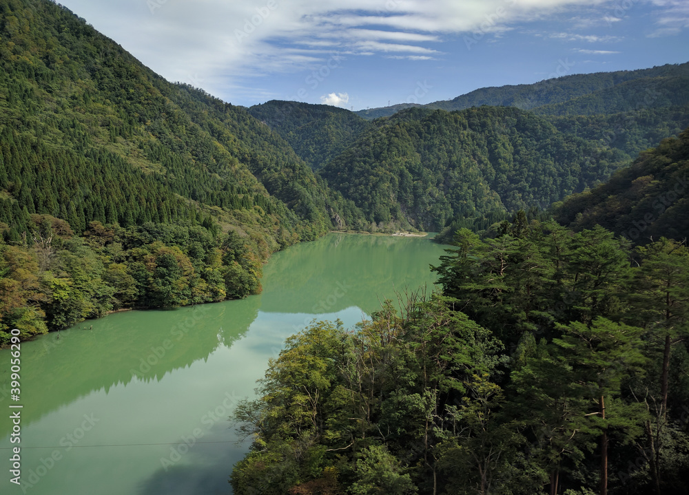 山间河流景观