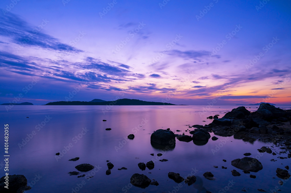 泰国普吉岛安达曼海美丽的日出或日落海景史诗般的黎明海岸