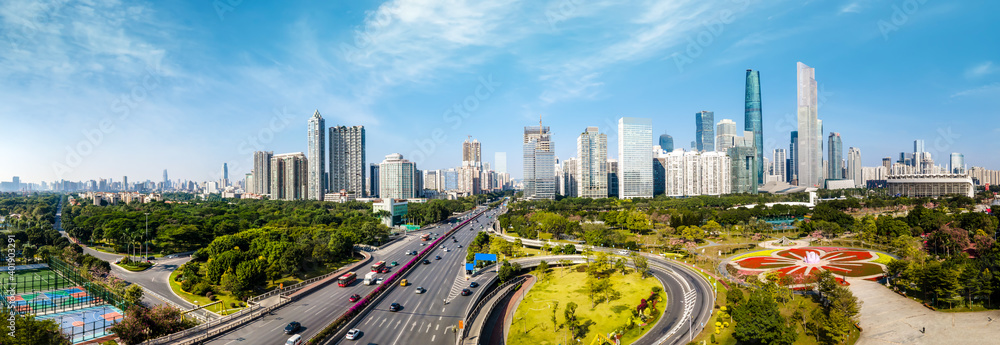 航拍中国广州现代城市建筑景观的天际线……