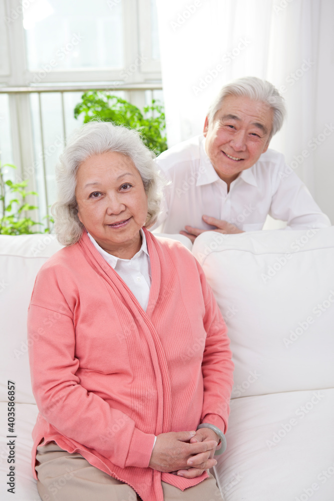 A group photo of a happy old couple 