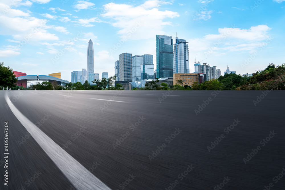 中国现代城市的道路和建筑景观。