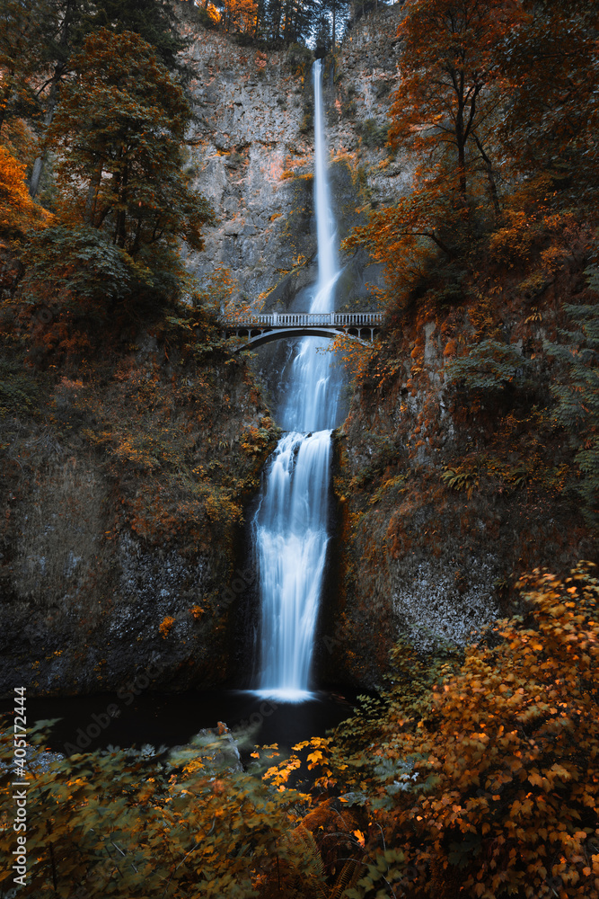 Multnomah Falls with autumn foliage, Columbia River, Gorge, Oregon, USA