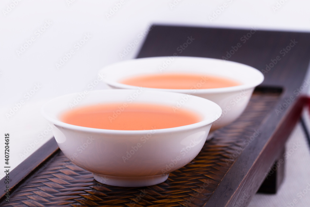 两杯乌龙茶