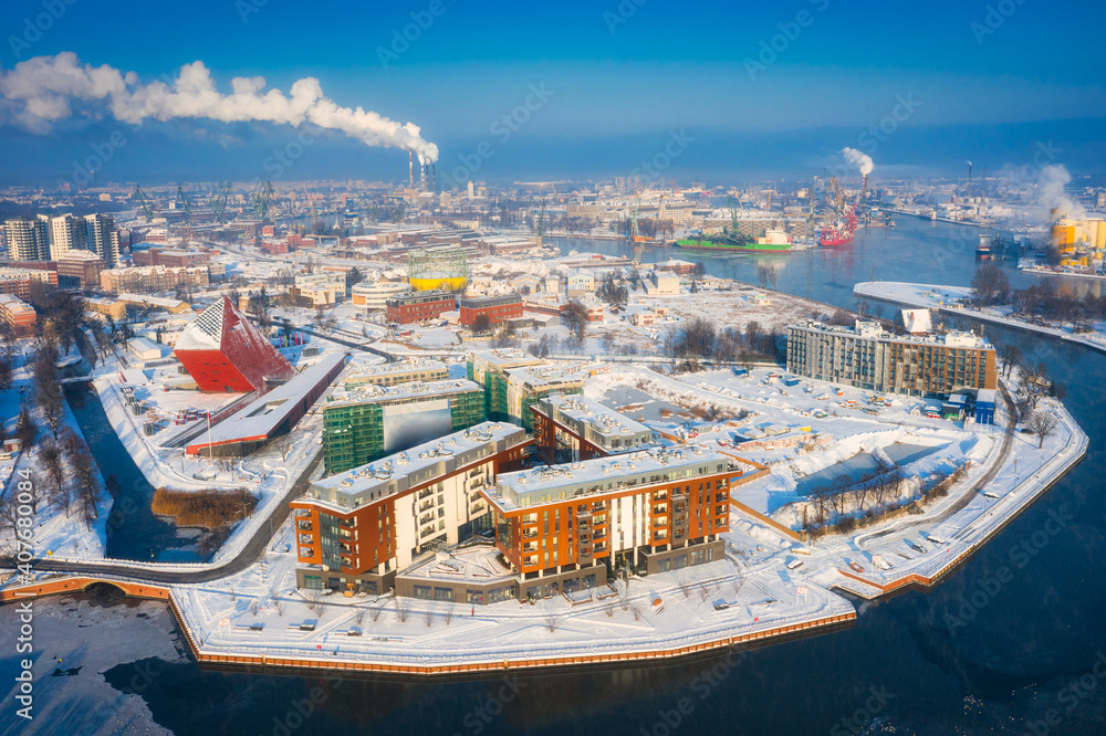 波兰雪冬莫特拉瓦河上的格但斯克美景