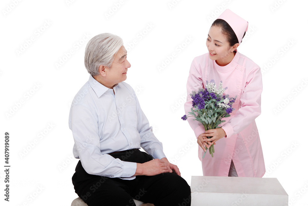 The nurse gave flowers to the patient