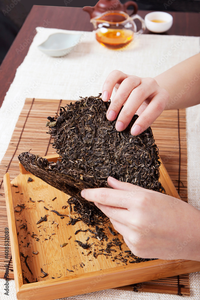 Professional cutting Puer tea