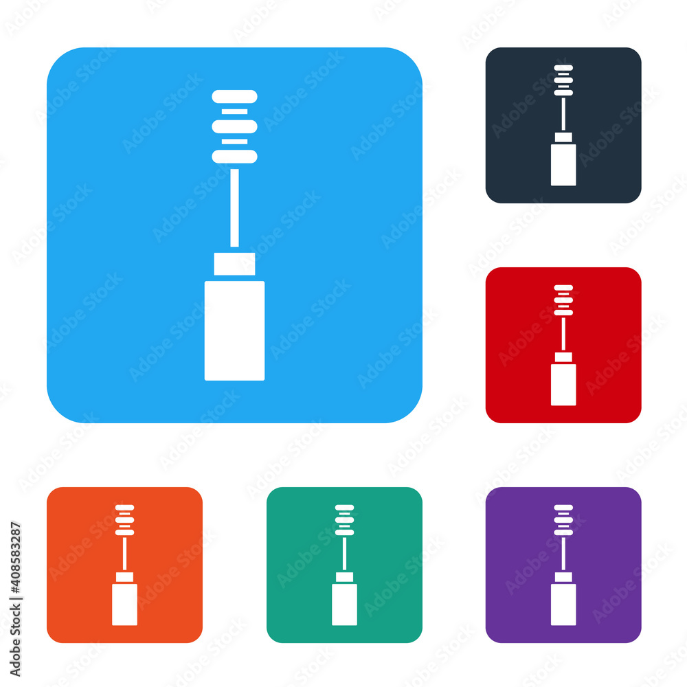 白色睫毛刷图标隔离在白色背景上。将图标设置为彩色方形按钮。矢量。
