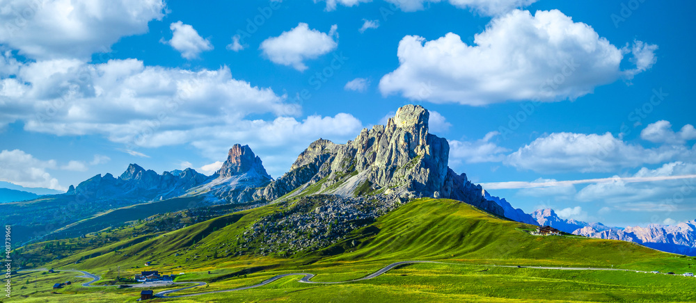 山区天线Passo Giau通往山区的道路，意大利阿尔卑斯山的山路，意大利的Passo Giao地区