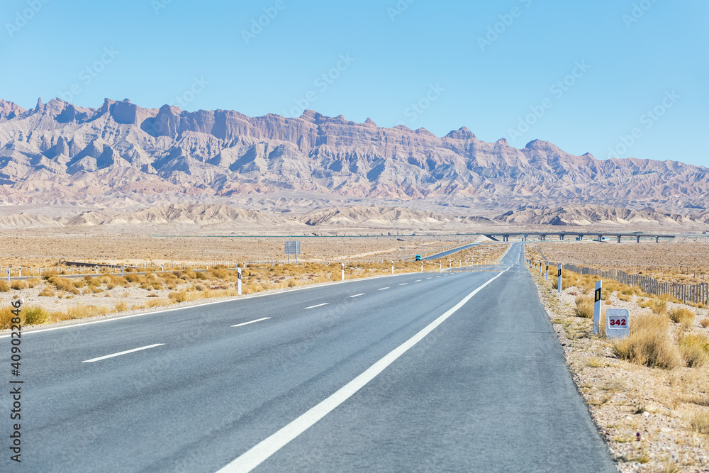 wilderness road with qinghai landscape