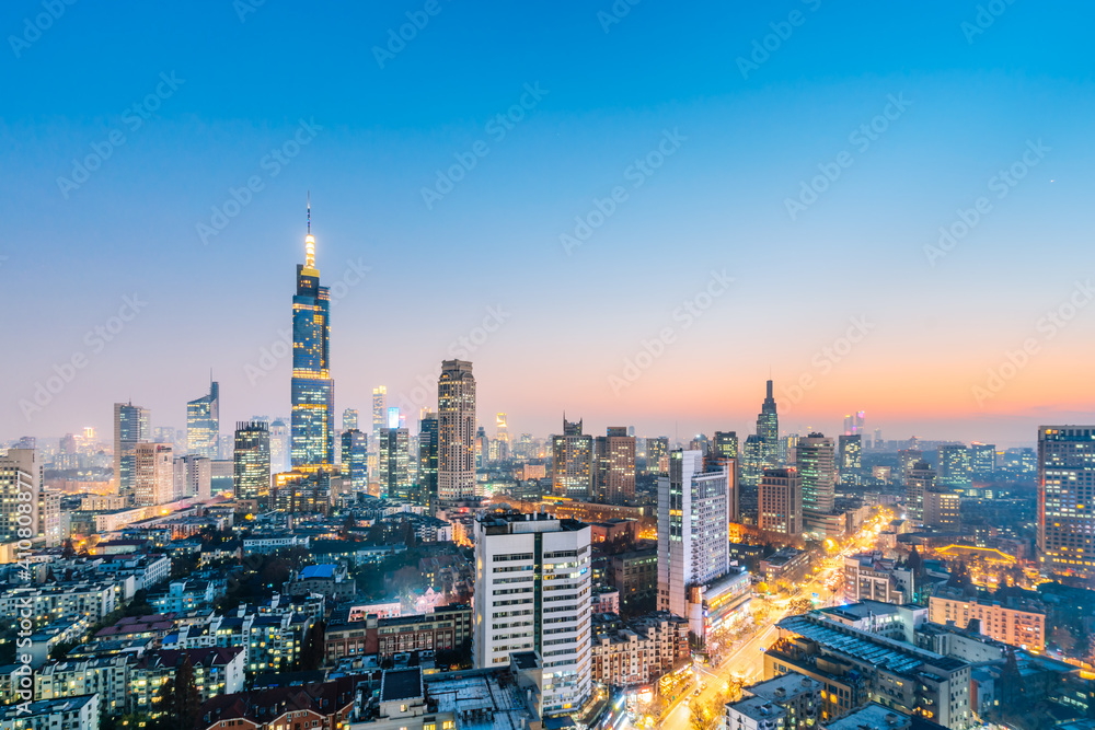 中国江苏南京紫峰大厦与城市天际线夜景