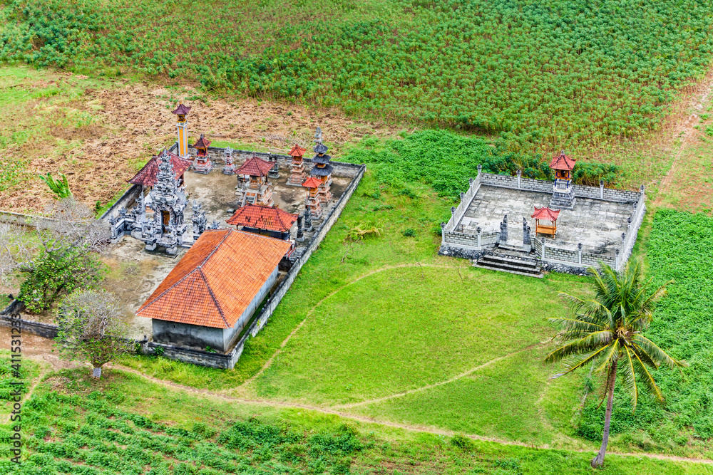 巴厘岛村庄传统印度教寺庙的美景。自然，最佳旅游目的地