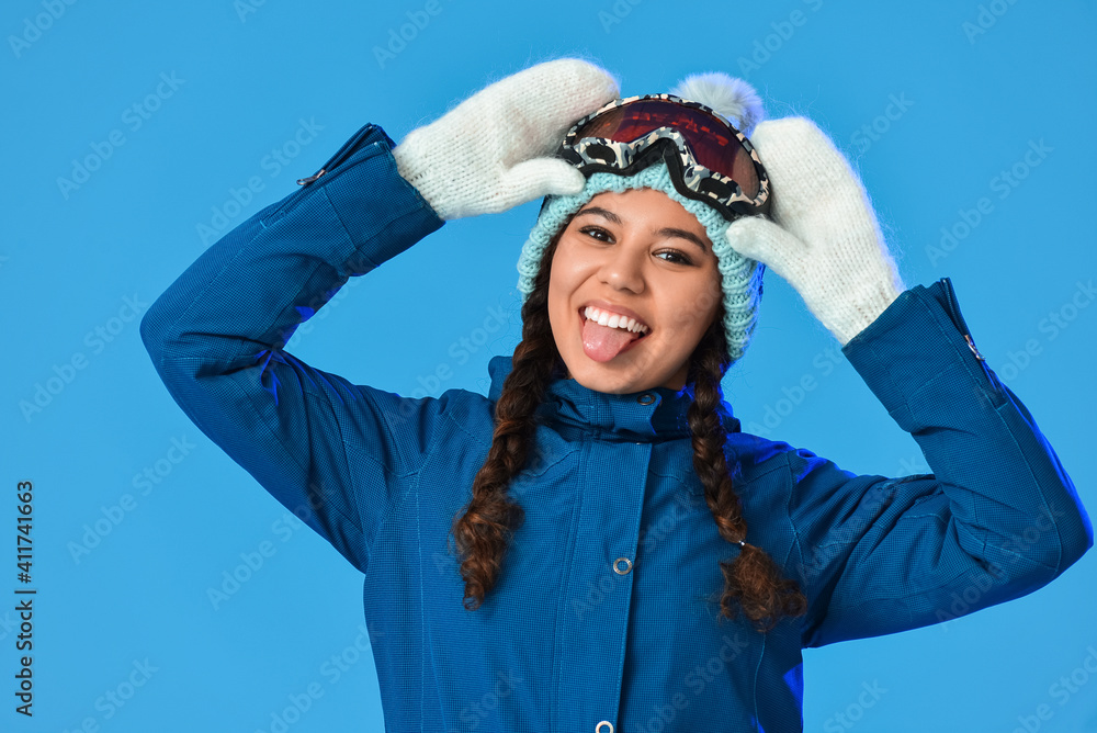 彩色背景的女单板滑雪运动员